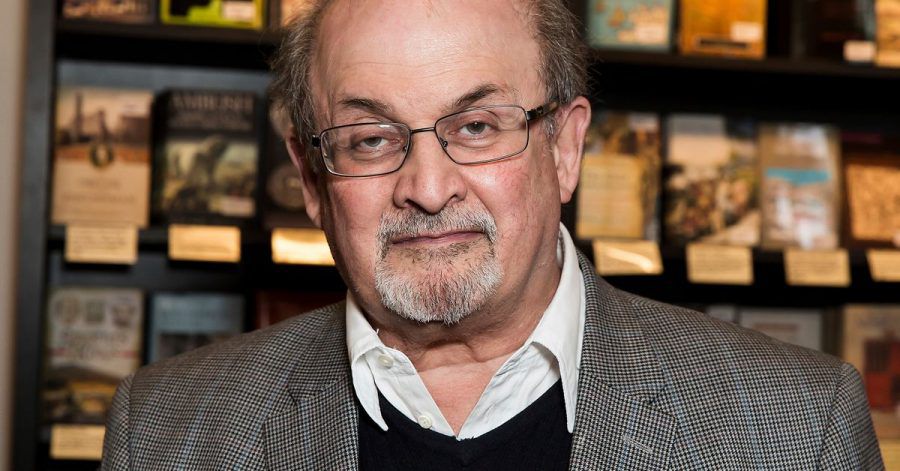 Salman Rushdie bei einer Veranstaltung in London. Der Schriftsteller soll sich nach der Messerattacke auf dem Weg der Besserung befinden.