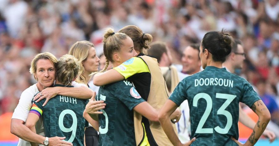 Das deutsche Team nach der unglücklichen Niederlage im Wembley-Stadion.