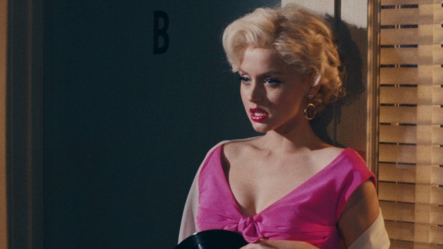 Ana de Armas verkörpert Marilyn Monroe in der Netflix-Produktion "Blond". (dr/spot)