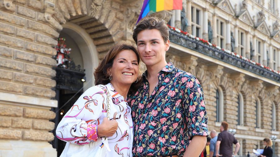 Claudia Obert führte in Hamburg ihren neuen Freund Max in die Gesellschaft ein.