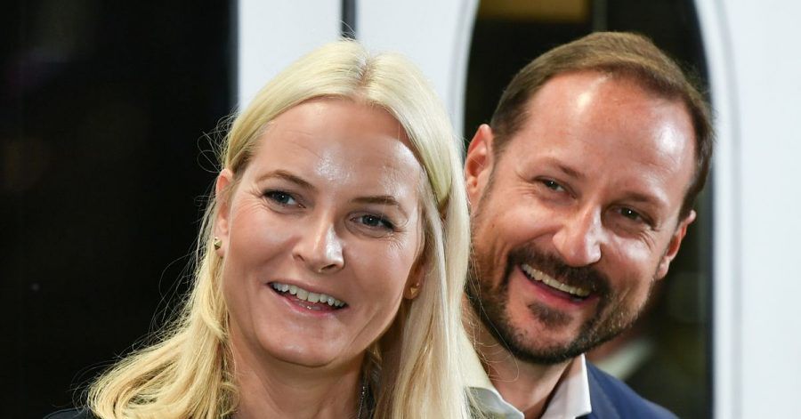 Das Paar hat zwei gemeinsame Kinder: Prinzessin Ingrid Alexandra und Prinz Sverre Magnus. Mette-Marit hat außerdem den Sohn Marius aus einer früheren Beziehung.