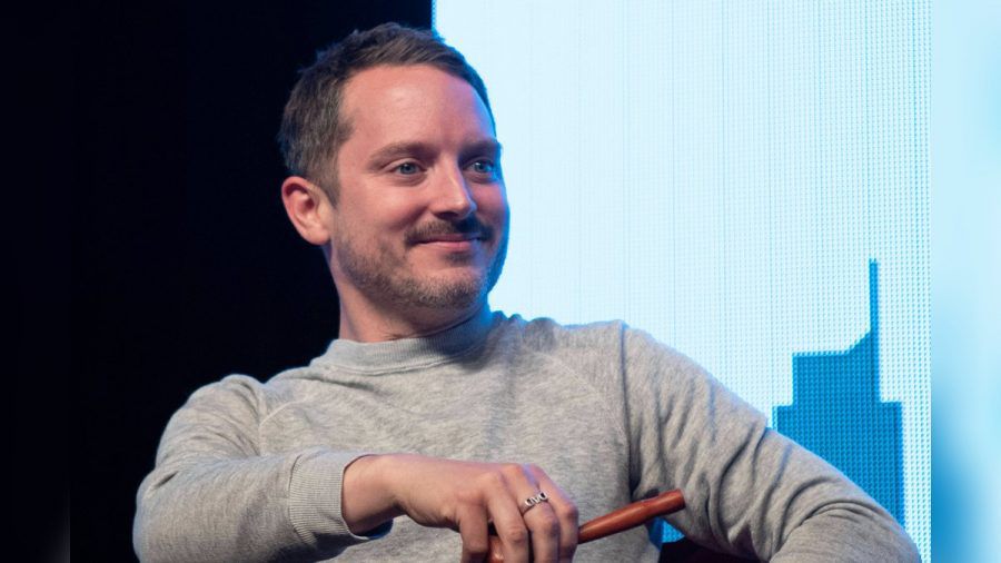 Elijah Wood produziert gern schräge Sachen. (smi/spot)