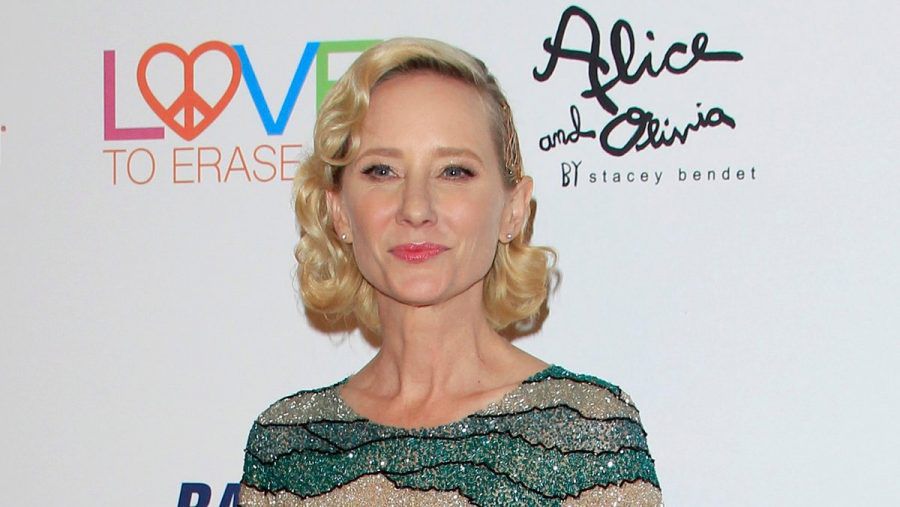 Anne Heche muss weiter im Krankenhaus behandelt werden. (jom/spot)