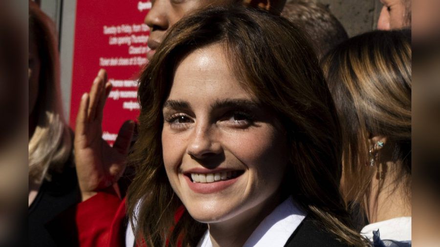 So wie hier bei einer Veranstaltung im Juli sieht Emma Watson nicht mehr aus. (ili/spot)