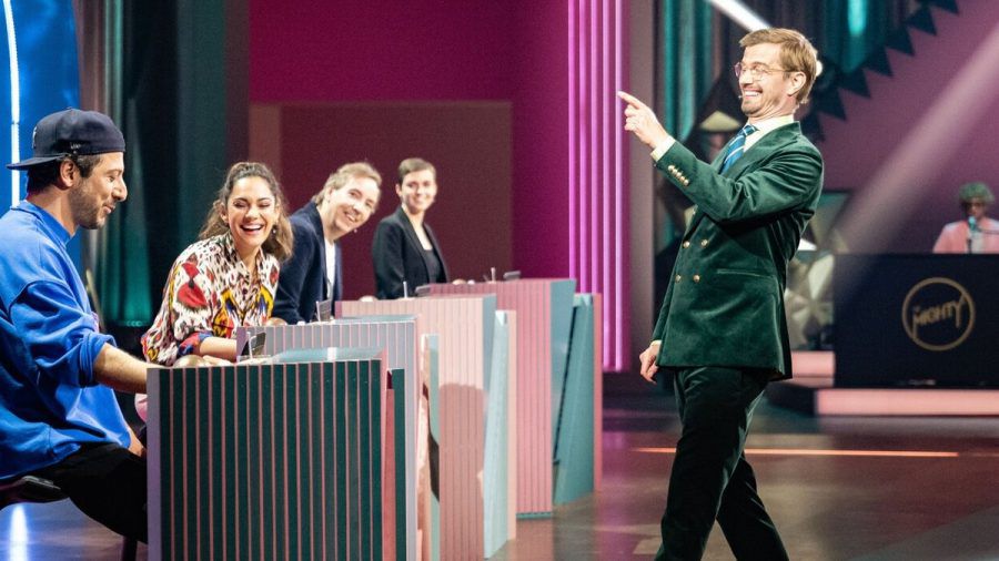Hatten Fahri Yardim, Nilam Farooq und Olli Schulz (v.l.) eine Chance gegen Joko Winterscheidt (re.)? (eee/spot)