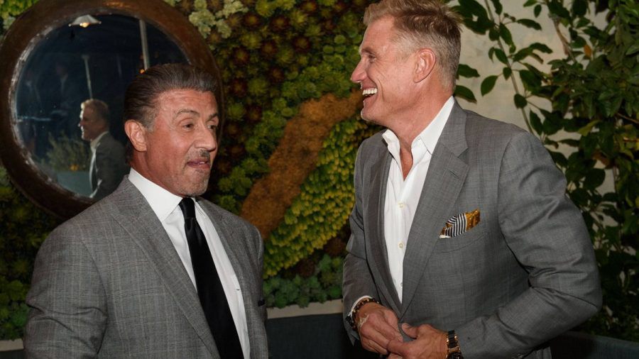 Gute Kumpels: Sylvester Stallone (l.) und Dolph Lundgren (hier 2016). (smi/spot)