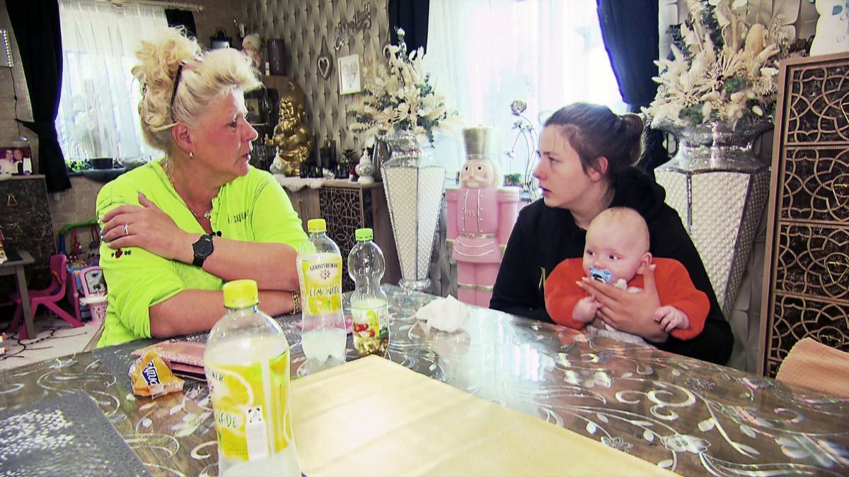 Sarafina Wollny mit einem der Zwillinge und ihrer Mutter Silvia