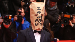 shia labeorf unter papiertüte