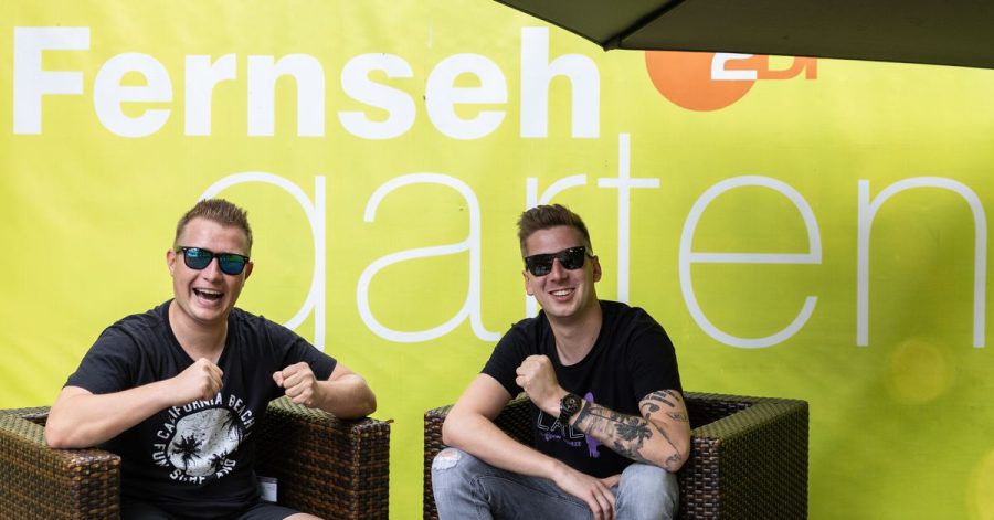 Das Schlager-Duo DJ Robin (r) & Schürze hat mit «Layla» einen großen Sommerhit gelandet.