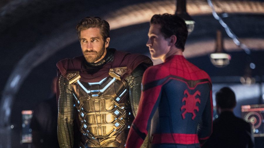 "Spider-Man: Far from Home": Quentin Beck (Jake Gyllenhaal, l.) weiht Peter Parker (Tom Holland) in seine Pläne ein. (cg/spot)