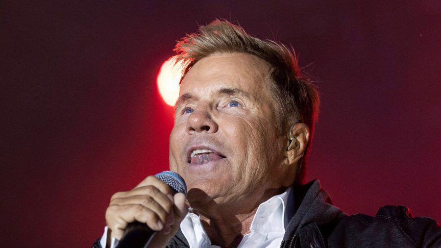 Dieter Bohlen meldet sich nicht nur im TV zurück, er steht auch wieder auf der Bühne. (dr/spot)