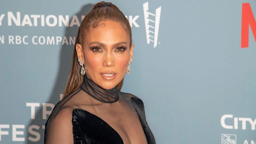 Jennifer Lopez schaut verstört in die Kamera