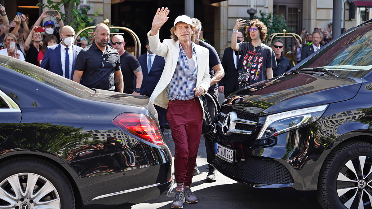 Mick Jagger beim Verlassen des Hotel Adlon