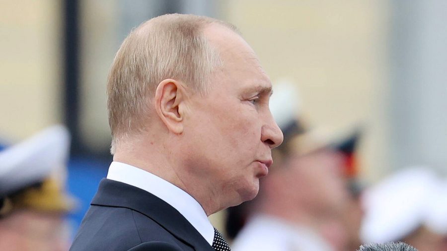Wladimir Putin im Kreml auf einer Militärparade
