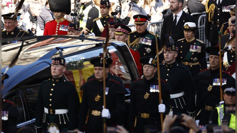König Charles III. bei der Prozession durch Edinburgh. (jom/spot)