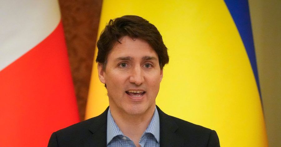 Justin Trudeau hat nach einer Gesangseinlage während seines Besuchs in Großbritannien zum Tod der Queen Kontroversen ausgelöst.