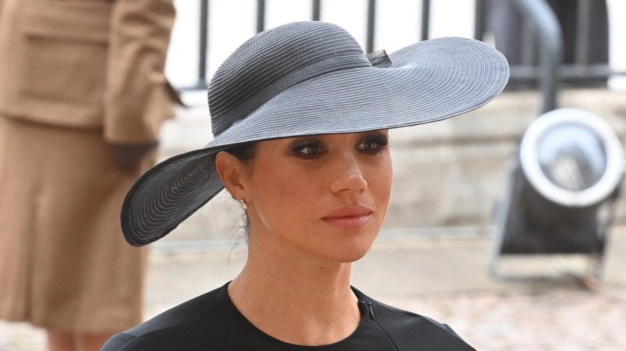 Herzogin Meghan vor der Westminster Abbey. (hub/spot)
