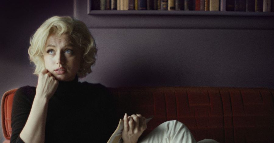 Ana de Armas als Marilyn Monroe. Die Filmbiografie «Blond» erzählt von einer Frau, die auf verschiedenen Ebenen Opfer des Patriarchats wurde. Und bleibt dabei leider sehr eindimensional.