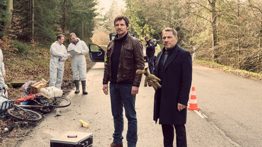 Thorsten Lannert (Richy Müller, r.) und Sebastian Bootz (Felix Klare) müssen im "Tatort: Der Mörder in mir" einen Fall von Fahrerflucht mit Todesfolge aufklären. (dr/spot)