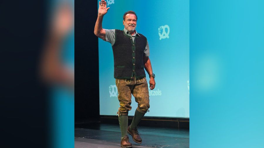 Arnold Schwarzenegger samt Tracht bei der Eröffnung der Messe "Bits & Pretzels". (eee/spot)