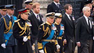 Die königliche Familie beim Abschied von Queen Elizabeth II. (hub/spot)