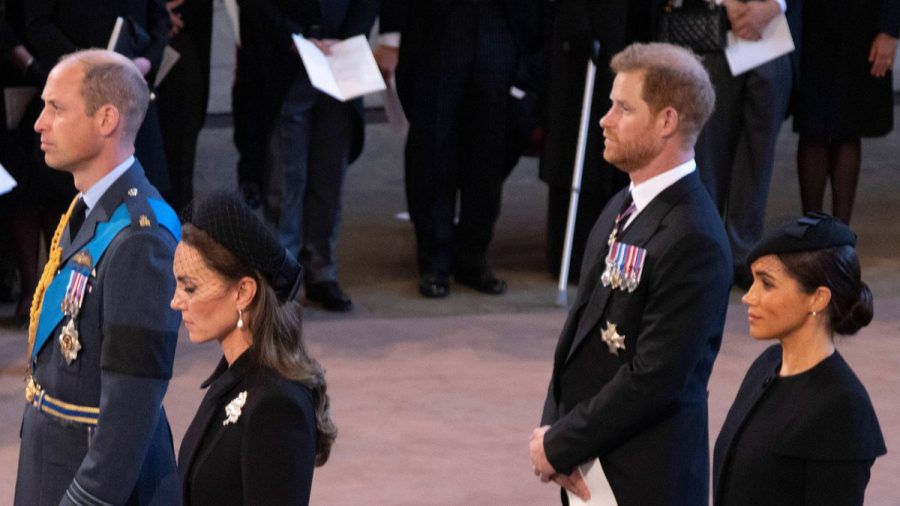 Auch beim Staatsbegräbnis der Queen herrschte zwischen Harry, Meghan und den Royals Eiszeit. (eee/spot)