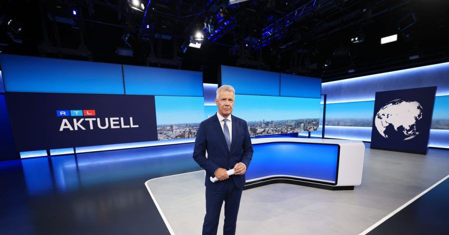 Peter Kloeppel im neuen 360-Grad-Real-Set-Studio.