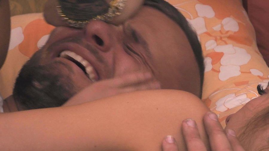 Tränenreiche Versöhnung von Eric und Katha. (smi/spot)