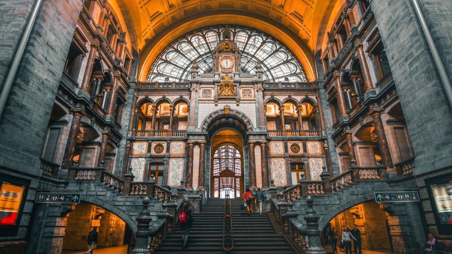 Der Hauptbahnhof in Antwerpen ist einen Besuch wert. (jom/spot)
