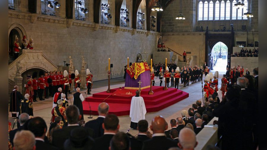 Der Sarg von Queen Elizabeth II. in Westminster Hall. (dr/spot)