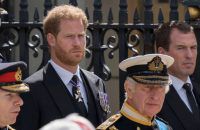 Prinz Harry (l.) und König Charles III. bei der Beerdigung von Queen Elizabeth II. (dr/spot)