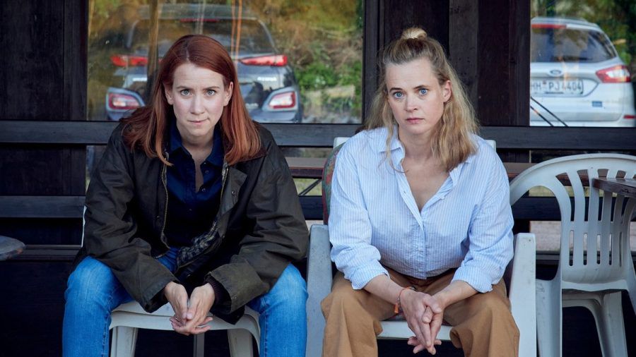 Viktoria (Lena Dörrie) und ihre jüngere Schwester Feli (Caroline Hanke, r.) sind die beiden "Mordsschwestern" in der neuen ZDF-Krimireihe. (ili/spot)