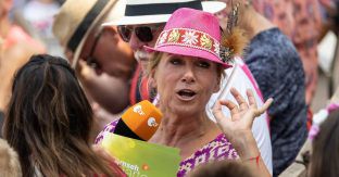 Moderatorin Andrea Kiewel während der Live-Sendung «ZDF-Fernsehgarten» unter dem Partymotto «Mallorca vs. Oktoberfest».