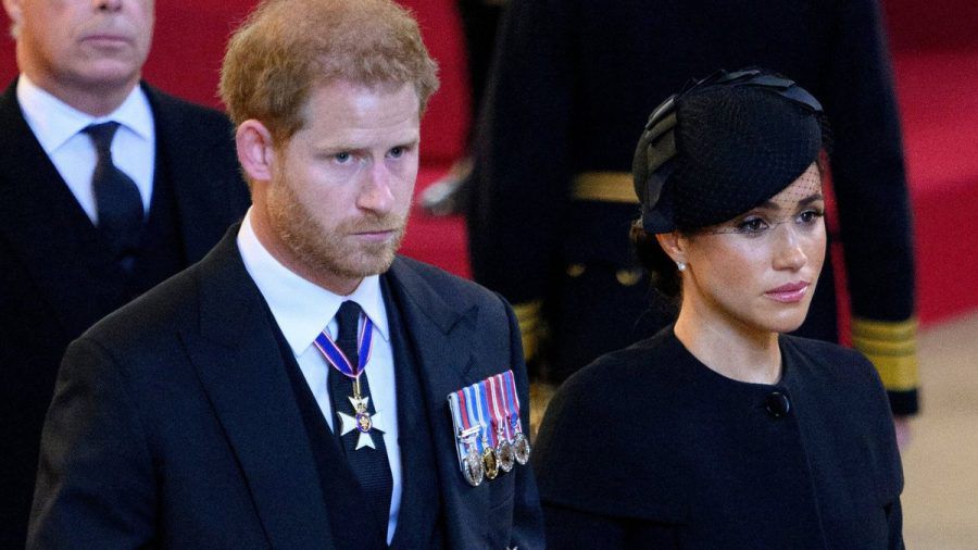 Prinz Harry und Herzogin Meghan trauern um die Queen. (tae/spot)
