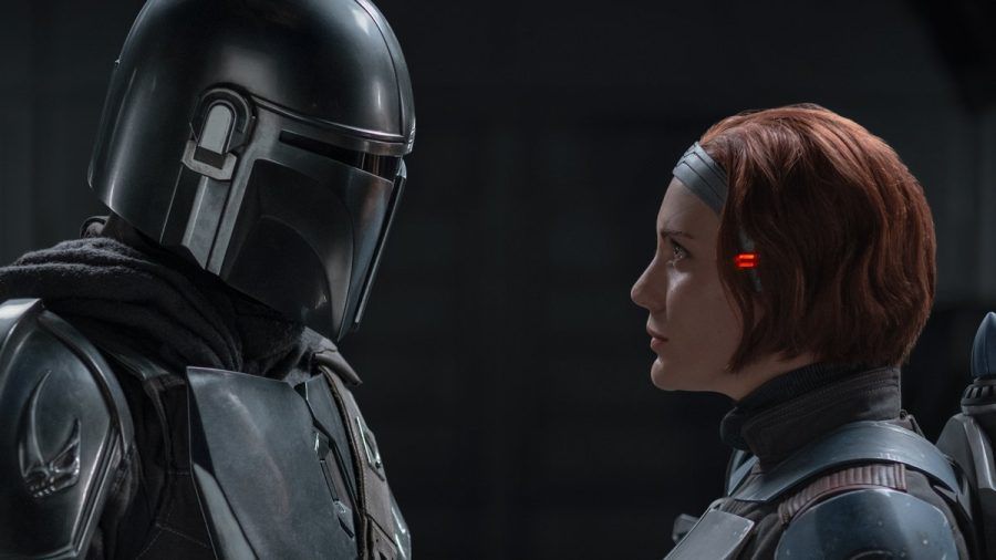 Darstellerin Katee Sackhoff (r.) kehrt in der dritten "The Mandalorian"-Staffel vermutlich als Widersacherin des Mandalorianers (Pedro Pascal) zurück. (lau/spot)