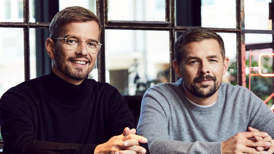 Joko Winterscheidt (li.) und Klaas Heufer-Umlauf bleiben bei ProSieben. (amw/spot)