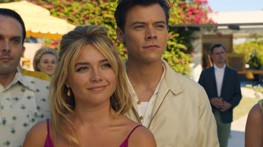 Perfekte Welt? Alice (Florence Pugh) und Jack (Harry Styles) scheinen ihr Glück gefunden zu haben. (jru/spot)