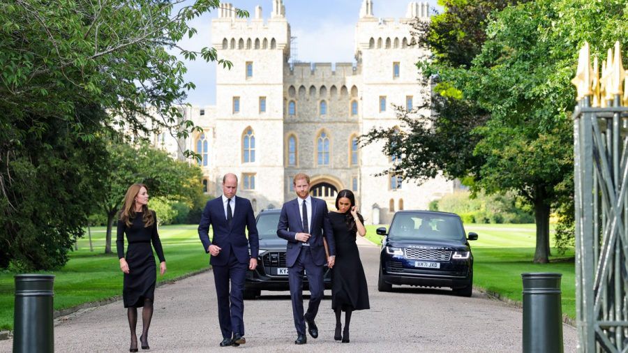 Prinz William, Prinz Harry und ihre Ehefrauen, Prinzessin Kate und Herzogin Meghan, vor Schloss Windsor. (ili/spot)