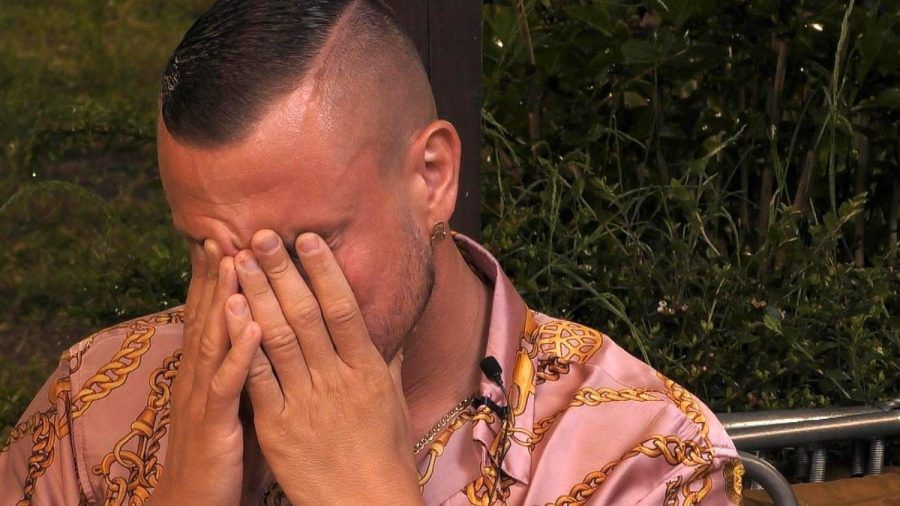 Eric Sindermann verzweifelt im Sommerhaus. (smi/spot)
