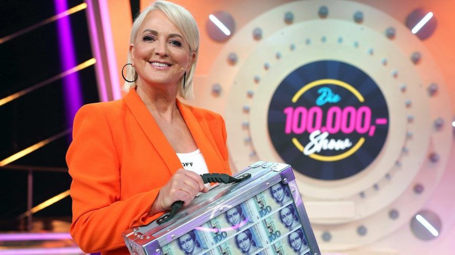 Ulla Kock am Brink moderiert erneut die "100.000 Mark Show". (jom/spot)