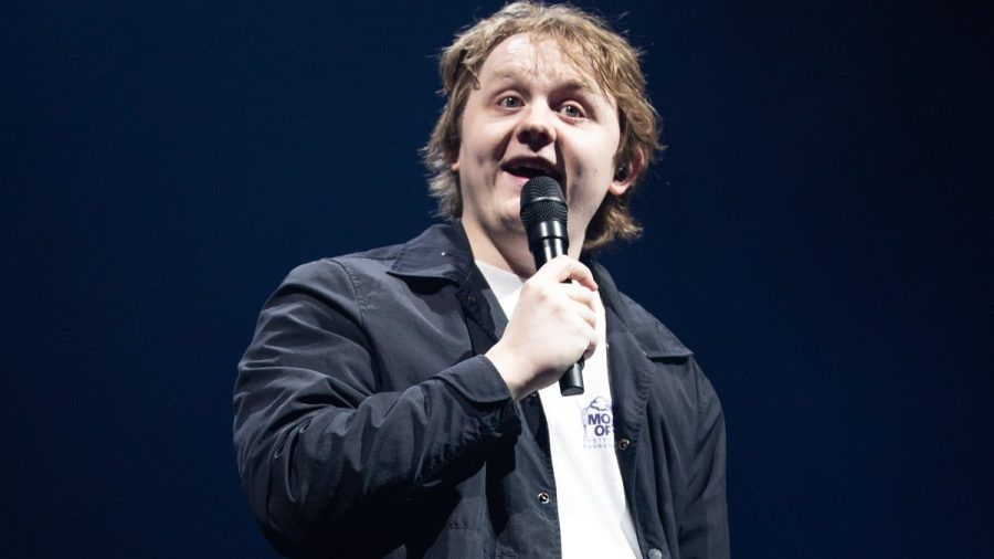 Lewis Capaldi leidet am Tourette-Syndrom. (tae/spot)