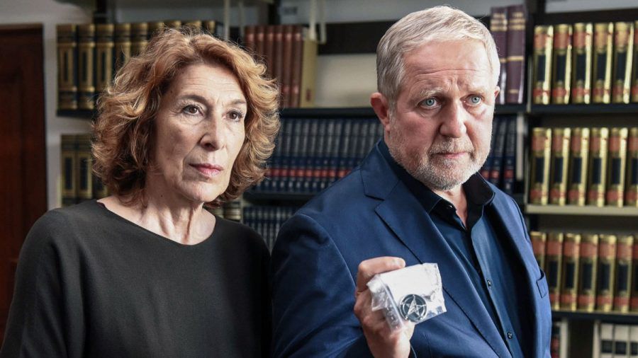 Kommissarin Bibi Fellner (Adele Neuhauser) und ihr Kollege Moritz Eisner (Harald Krassnitzer) ermitteln im "Tatort: Das Tor zur Hölle". (amw/spot)