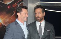 Auf einer Wellenlänge: Ryan Reynolds (re.) und Hugh Jackman. (stk/spot)