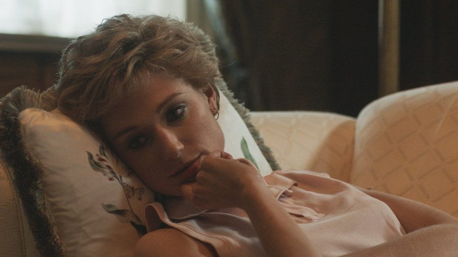 Elizabeth Debicki als Prinzessin Diana im ersten offiziellen Netflix-Bild. (smi/spot)