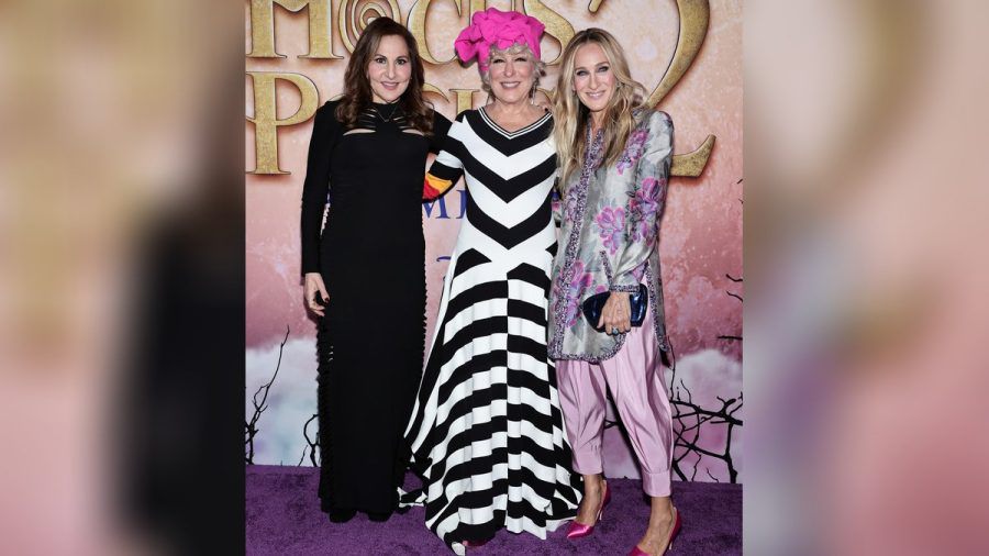 Kathy Najimy, Bette Midler und Sarah Jessica Parker (v.l.) auf der Premiere von "Hocus Pocus 2". (mia/spot)