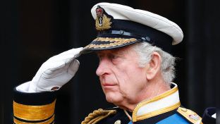 König Charles III. ist nach dem Staatsbegräbnis seiner Mutter zurück im Dienst. (ntr/spot)
