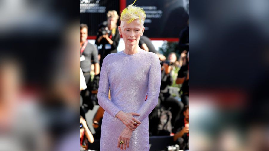 Tilda Swinton wurde in Venedig zum Hingucker. (jom/spot)