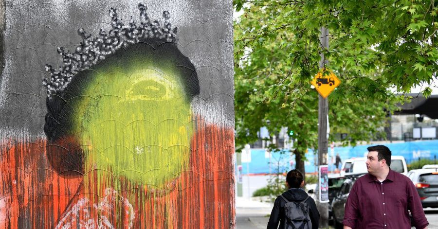 In Sydney wurde eine Hommage an Elizabeth II. in den Farben der Flagge der australischen Ureinwohner übermalt.