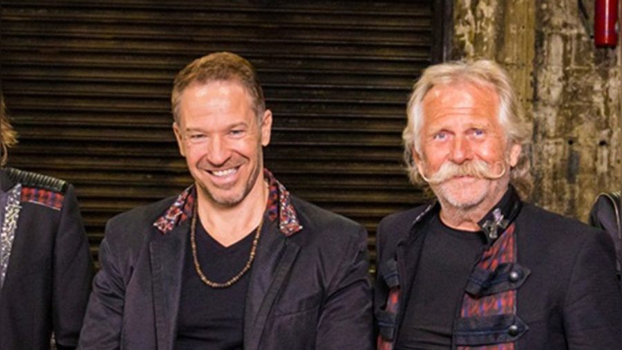 Patrick Lück (l.) tritt in die Fußstapfen von Höhner-Frontmann Henning Krautmacher. (tae/amw/spot)