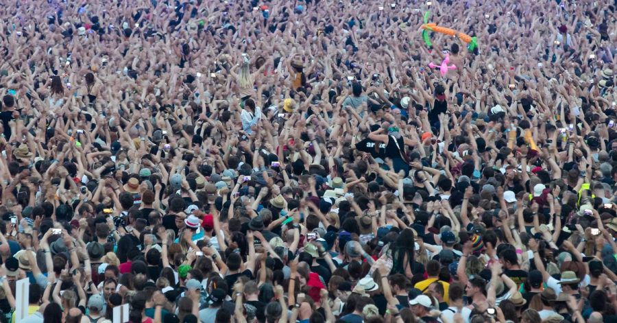Bei dem Open-Air-Festival waren erstmals spezielle Teams auf dem Gelände unterwegs, um unter anderem Denkanstöße zu Sexismus zu geben, wie es hieß.